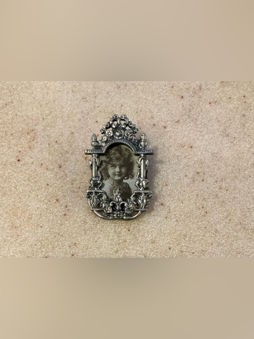 Ornate Silver Vintage-Style Photo Frame Brooch - Silver